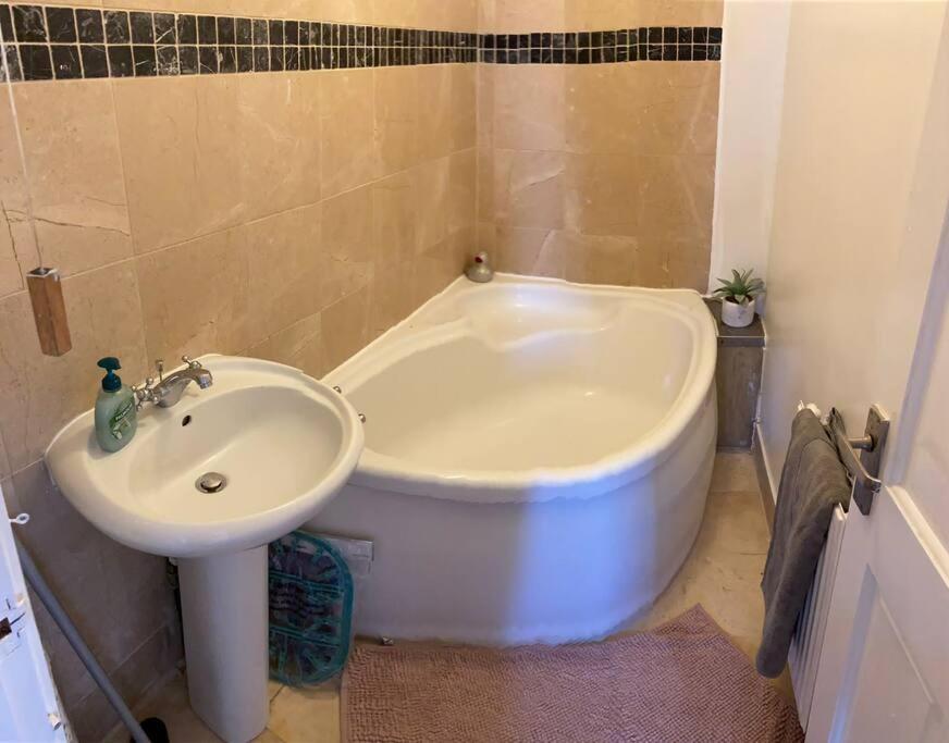 3 Double Bedroomed Flat, Acton. London, Uk Extérieur photo